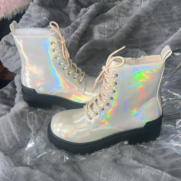 Urban outfitter iridescent boots - Picture 3 of 10